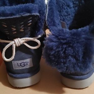 Woman Size 7 Navy & Gray Ugg Boots